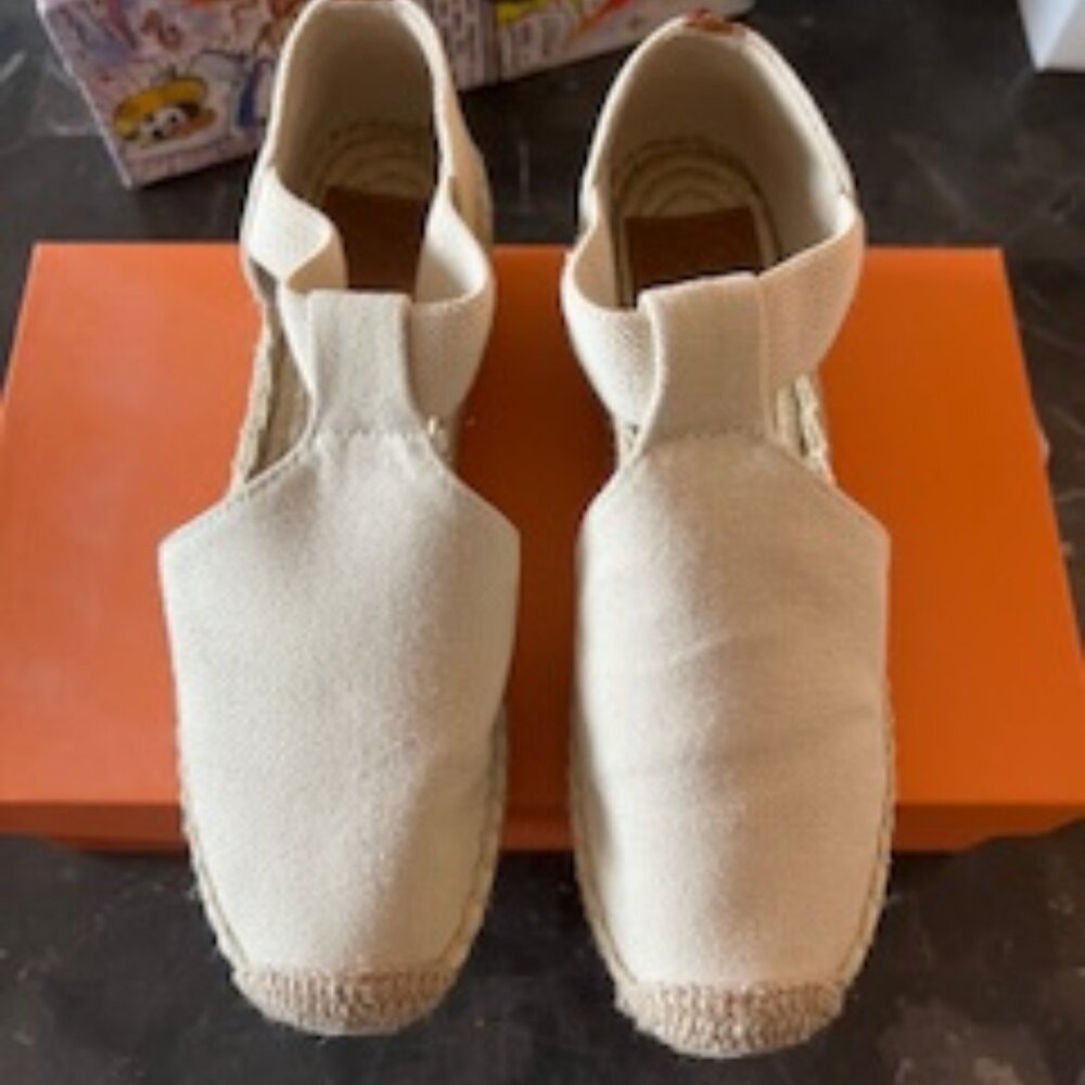 Tory Burch Canvas Wedge never worn size 5.5